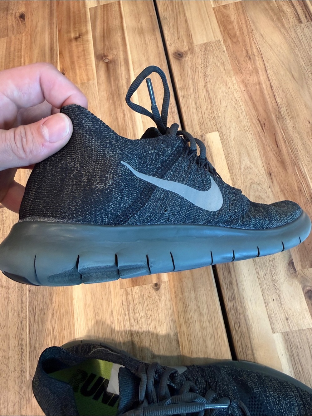 Nike Men's Green FreeRun FlyKnit Running Sneakers with Gray Swoosh - Picture 8 of 8